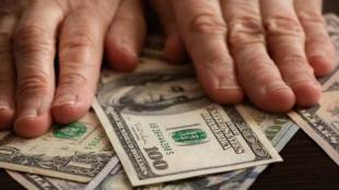 Судитимуть шахрайку, яка ошукала 76-річну пенсіонерку на 16 тисяч доларів