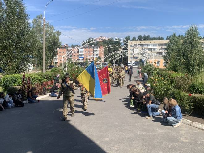 У Славутській громаді віддали останню шану захиснику України Володимиру Макарову