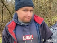 У Шепетівці затримали молодика, який тинявся біля колій з пакетом амфетаміну