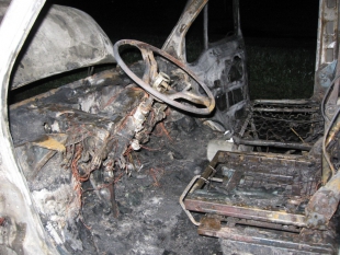 Вкрали автомобіль а потім його спалили