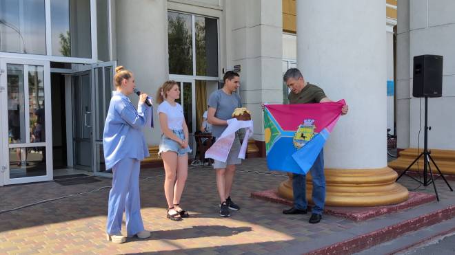 Жителі Славутської громади зустріли звільненого з ворожого полону воїна Олексія Васілінчука