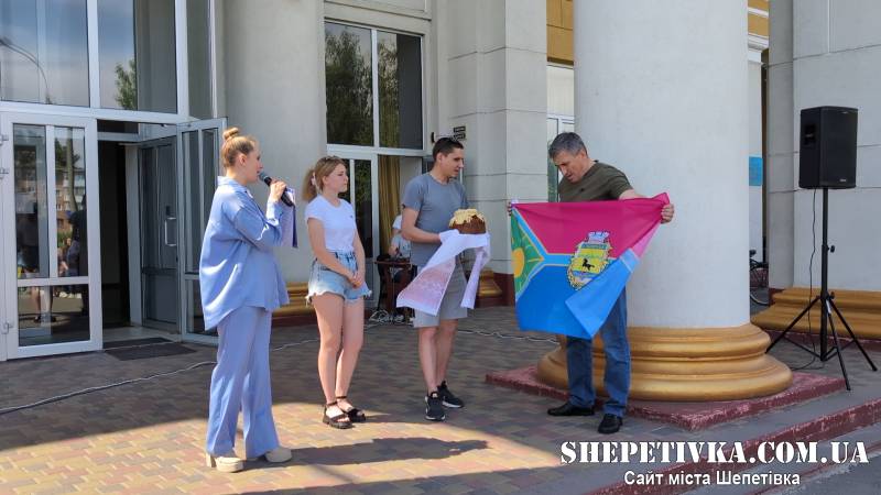 Жителі Славутської громади зустріли звільненого з ворожого полону воїна Олексія Васілінчука