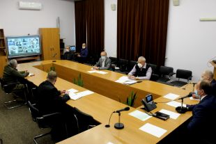 На Великдень працюватимуть лише заправки і аптеки