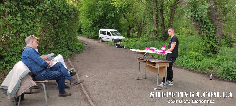 Шепетівчани змагались на обласних змагання юних авіамоделістів