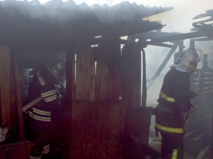 Палив сміття та мало не спалив хлів