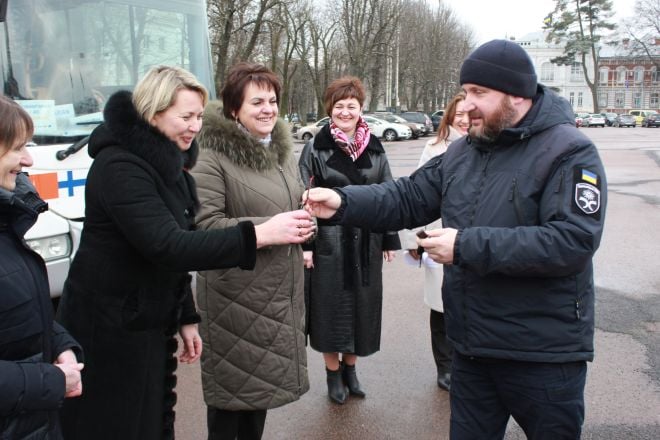 Грицівські освітяни отримали новий автобус, старий пожертвували для ЗСУ