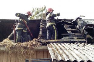 Шепетівські рятувальники ліквідували пожежу житлового будинку