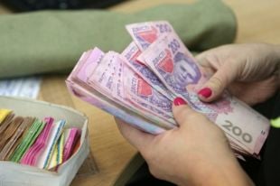 Підробила документи для привласнення чужої заробітної плати