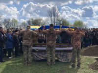 Побачить перемогу уже з небес: у засвіти провели воїна Денисюка В’ячеслава