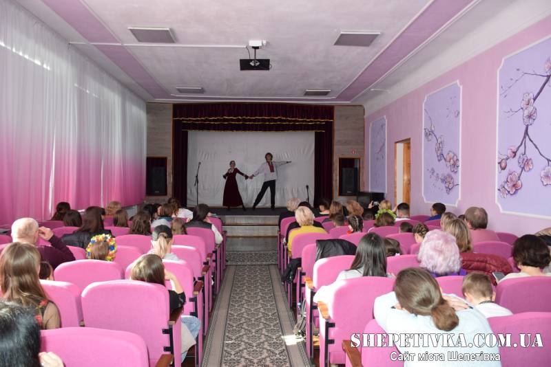 Традиції, що єднають покоління: у Шепетівці обрали кращих виконавців Шевченкового слова