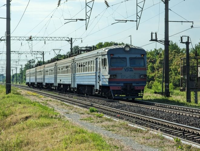 Через економію електроенергії скасували деякі електрички по станції Шепетівка