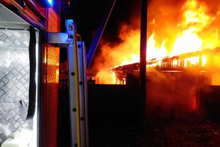 У Шепетівці через пожежу в гаражі згорів автомобіль