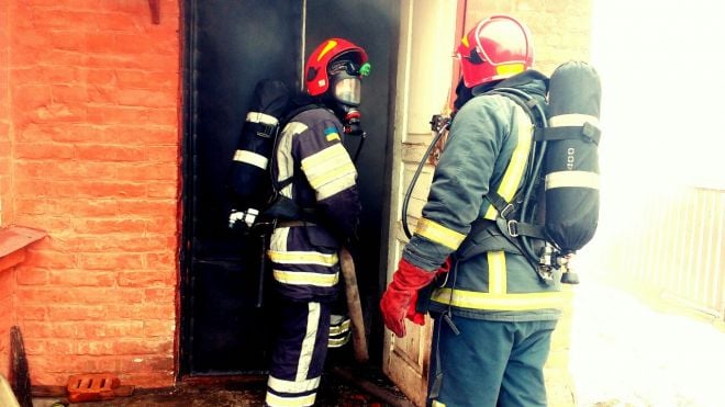 Через недопалок на Шепетівщині загорілась хата