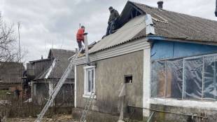 Пошкоджено дах гаражного приміщення, автокран та 7 житлових будинків: наслідки "шахедної" атаки