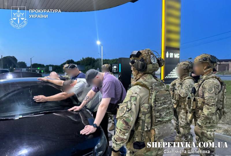 $6 000 у криптовалюті та автокоридор до кордону: затримали двох організаторів схеми для ухилянтів