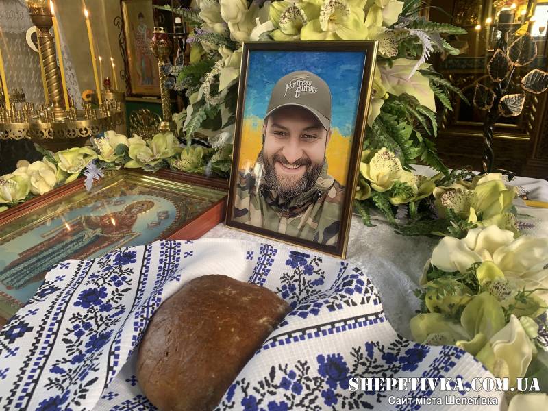 Серце захисника зупинилося назавжди: у Славуті прощались із Вадимом Дєдовим