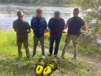 Підводні перегони: жителі Хмельниччини продовжують дивувати прикордонників (відео)