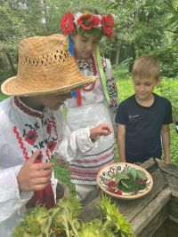 Для дітей-переселенців влаштували театралізоване народознавче свято