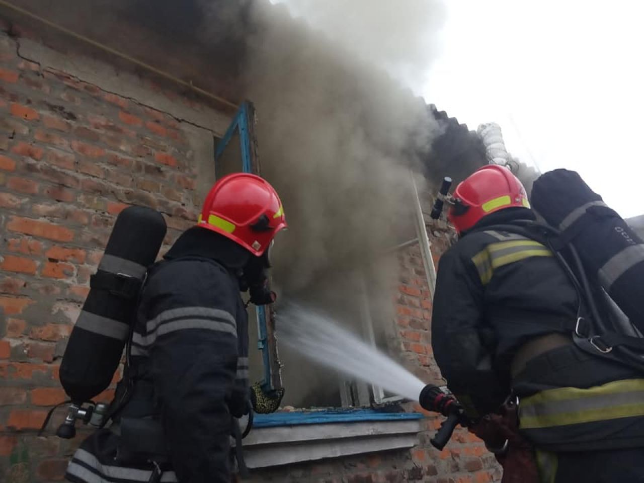У Михайлючці рятували будинок від вогню, де знаходилась травмована власниця