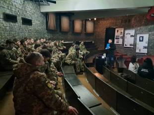 Пам’ять серця та зв’язок поколінь: курсанти відвідали кінолекторій до Дня Героїв Крут