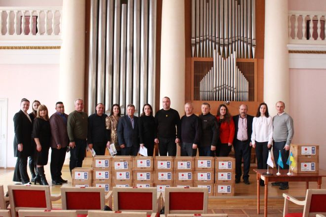 Громади області отримали 25 портативних зарядних станцій