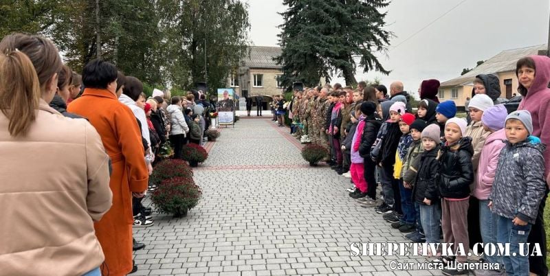 У Пліщині урочисто відкрили Алею Пам’яті та вшанували полеглих земляків