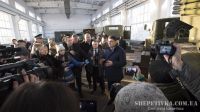 Володимир Гройсман відвідав "Шепетівський ремонтний завод"