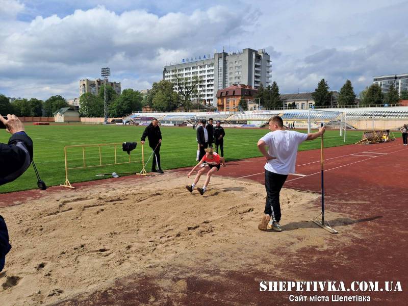 Шепетівські легкоатлети здобули нагороди чемпіонату у Хмельницькому: які місця та дисципліни
