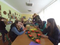 Діти робили вінки для бійців