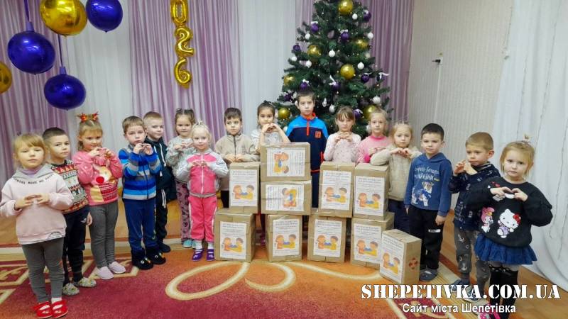 Дитяча дружба без кордонів: шепетівські дітлахи привітали зі святами однолітків з Дніпропетровщини