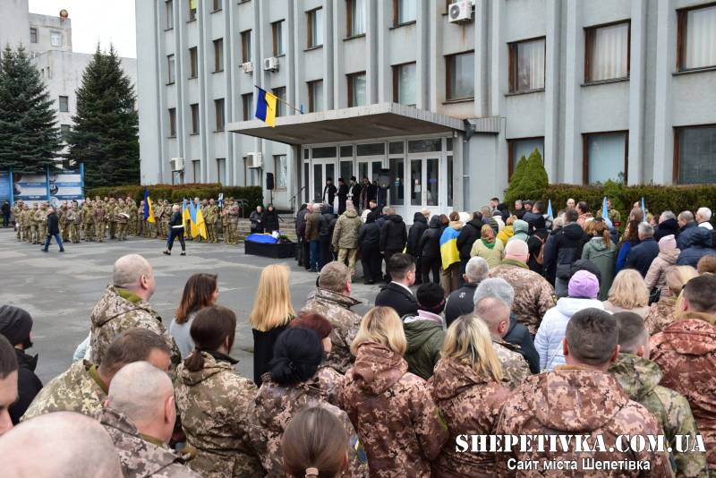 Світло, що не згасне: у Шепетівці прощалися із сержантом Всеволодом Шабадахом