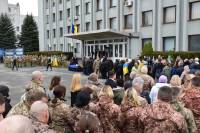 Світло, що не згасне: у Шепетівці прощалися із сержантом Всеволодом Шабадахом