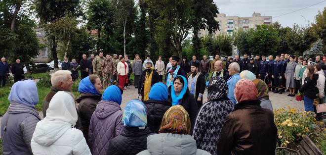 У День Захисників та Захисниць України шепетівчани вшанували Героїв