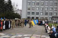 Обірвалося життя ще одного захисника: шепетівчани прощалися з Володимиром Дячуком