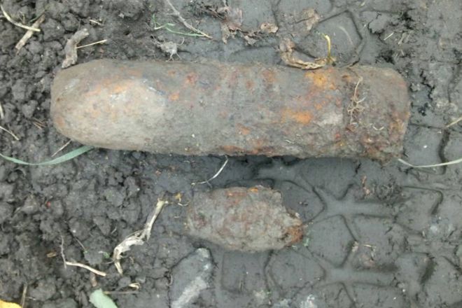 У Плесні знайшли артилерійський снаряд та ручну гранату часів Другої світової війни