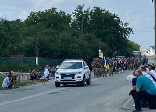 У Судилкові в останню земну дорогу провели захисника Юрія Чернушича