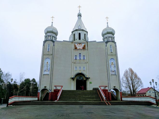 Свято-Михайлівський кафедральний собор заблоковано та оголошено збори громади