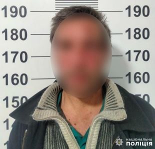 На Шепетівщині пенсіонер прихистив у себе чоловіка, а той його жорстоко вбив