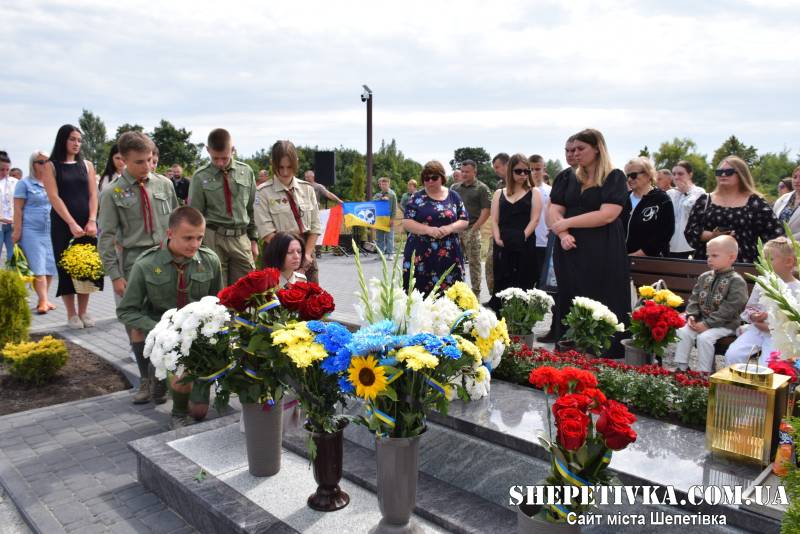 У Шепетівці вшанували другу річницю загибелі Героя України пілота F-16 Олексія Меся