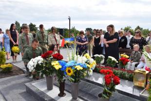 У Шепетівці вшанували другу річницю загибелі Героя України пілота F-16 Олексія Меся
