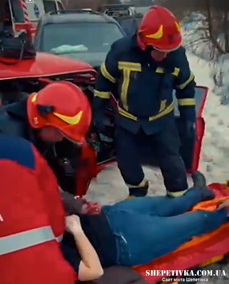 Поблизу села Хролин рятувальники ліквідовували наслідки смертельної автотрощі