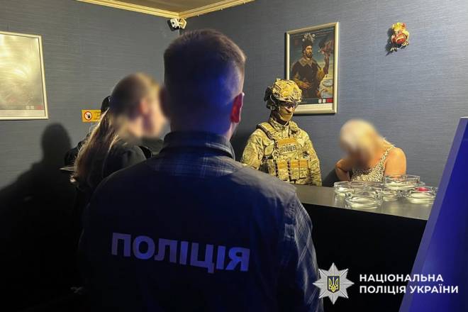 63-річна бабуся організувала підпільний ігровий заклад у підвалі багатоповерхівки