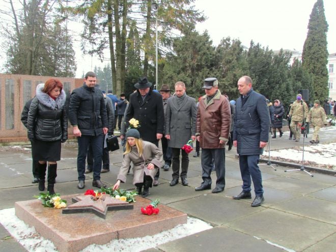 Біля Вічного вогню вшановували визволителів Шепетівщини