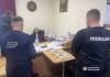 1 600 доларів за «придатність» до служби лише в тилу: викрито схему за участі посадовця