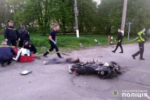 У Кам&#039;янці-Подільському зіткнулось два неповнолітніх мотоцикліста: загинула 16-річна дівчина