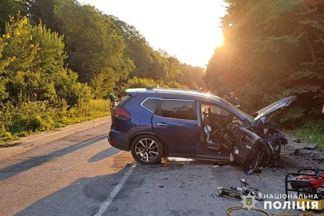 Внаслідок ДТП на Шепетівщині загинув чоловік та ще шестеро людей травмувались