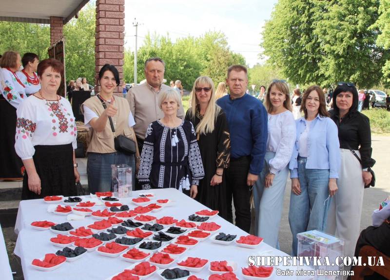 Вишиванка з вареників: у Нетішині зафіксували кулінарний рекорд