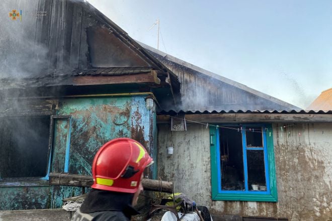 На Шепетівщині під час гасіння пожежі вогнеборці виявили тіло чоловіка