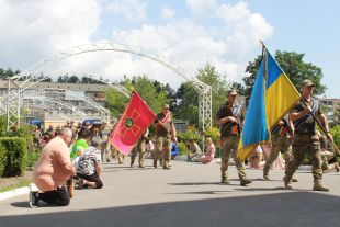 Славутчани провели в останню земну дорогу захисника України Віталія Мельниченка