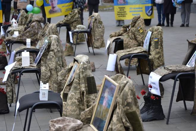 У Полонному відбулась акція підтримки тих, хто щодня живе між небом і землею